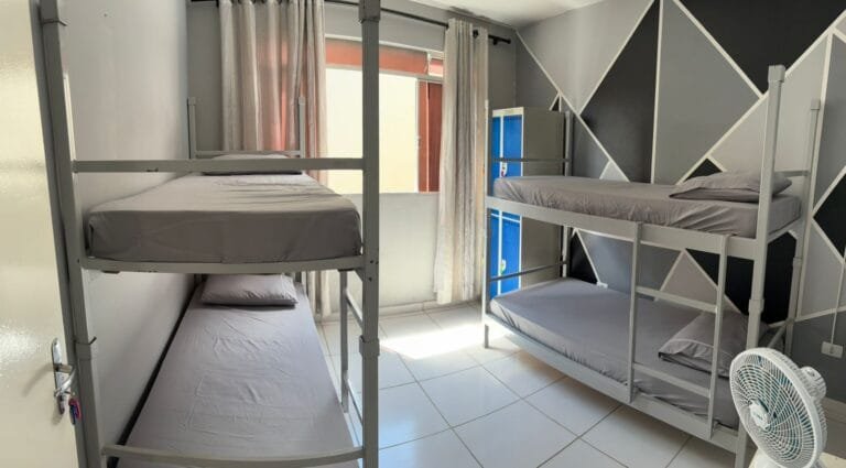 Quarto compartilhado hostel curitiba